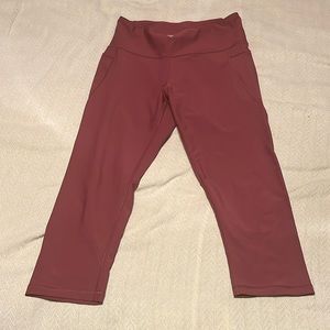 Mauve colored Capri leggings